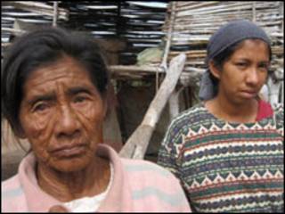 Teresa Barrio y su nieta.
