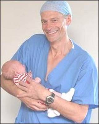 Profesor Simon Fishel con Oliver