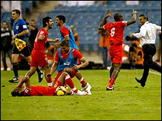 سعادة لاعبي البحرين بعد المباراة