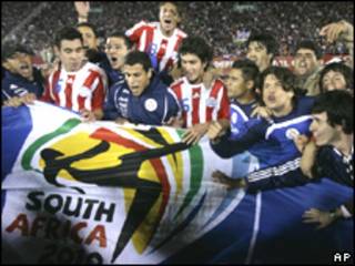 Paraguayos celebran victoria frente a Argentina