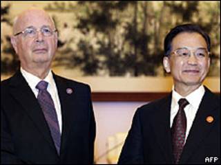 O criador do Forum Econômico Mundial, Klaus Schwab, e o premiê chinês Wen Jiabao