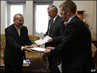 El ministro de Relaciones Exteriores de Irán presenta el paquete de propuestas