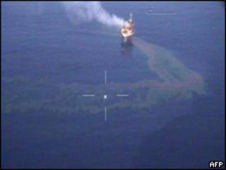 Fuga de petróleo en la torre de perforación marítima West Atlas.
