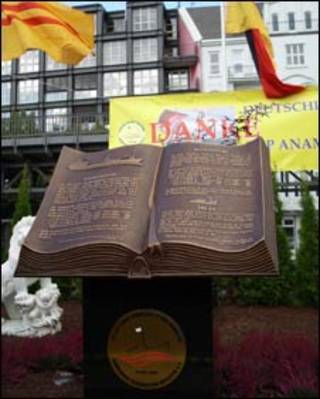 Tượng đài tị nạn Hamburg