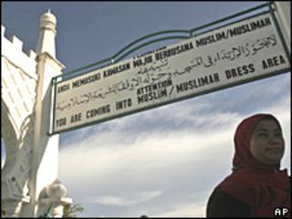 Banyak perda yang diterapkan di Aceh menekankan nilai Islami