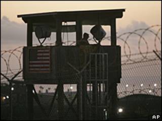 Torre de vigilancia del centro de detención de Guantánamo