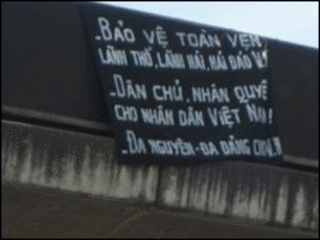 Biểu ngữ kêu gọi đa nguyên và toàn vẹn lãnh thổ