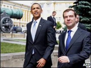 El presidente de EE.UU., Obama, y su homólogo ruso, Medvedev, en foto de julio