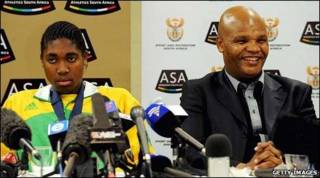 Caster Semenya y Leonard Chuene