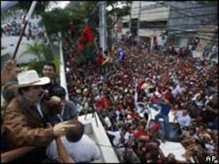 Zelaya na embaixada do Brasil em Tegucigalpa