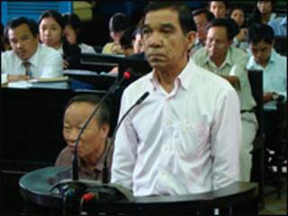 Ông Huỳnh Ngọc Sỹ tại tòa