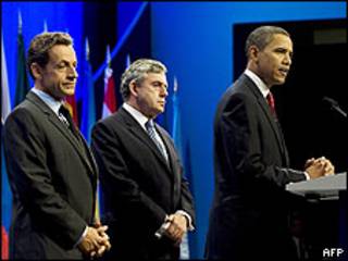 Nicolas Sarkozy (esq.), Gordon Brown e Barack Obama em Pittsburgh