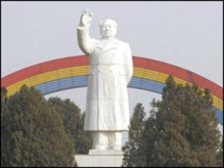 Памятник Мао Цзэдуну
