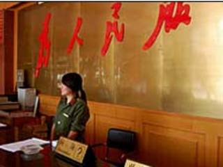 南街村公社旅館的服務員