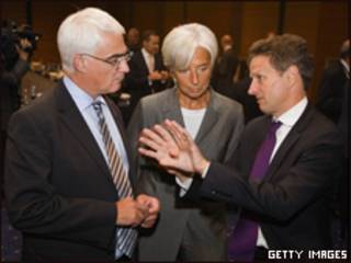 Alistair Darling, ministro de Finanzas del Reino Unido, Christine Lagarde, ministra de Finanzas de Francia, y Tim Geithner, secretario del Tesoro de EE.UU.