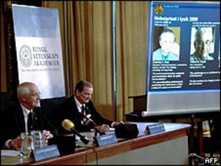 Momento del anuncio del Nobel de Física 2009