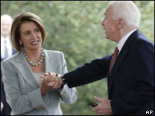 Bà Nancy Pelosi và ông John McCain