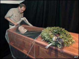 Réplica del cuerpo de Edgar Allan Poe