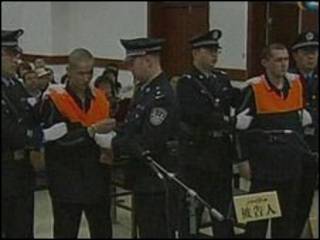 Tù nhân người Uighur trong phiên tòa