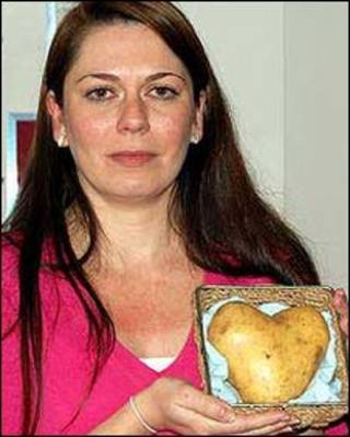 Becky Needs em foto com a 'batata do amor'