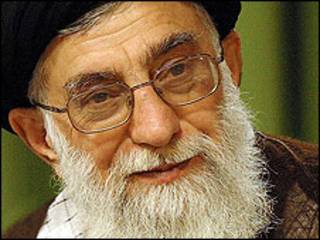 آیت الله علی خامنه ای - عکس از سایت دفتر حفظ و نشر آثار