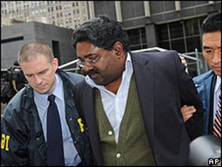 Arresto de Raj Rajaratnam (centro).