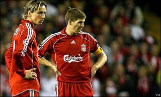 Steven Gerrard và Fernando Torres của Liverpool