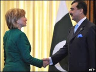 Hillary Clinton e ministro paquistanês