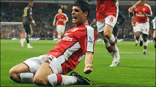 Fran Merida của Arsenal ăn mừng bàn thắng