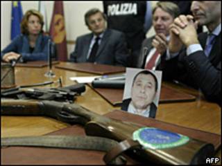Armas confiscadas a la camorra.