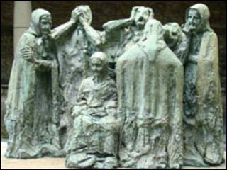 Escultura em homenagem às carpideiras da Espanha (Foto: Arquidiocese de Luanco, Asturias)