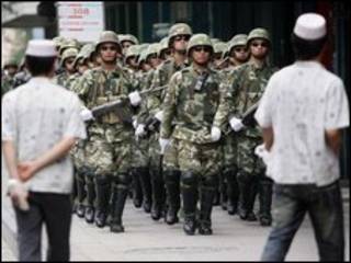 Lực lượng an ninh TQ tại Tân Cương