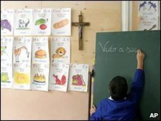 Crucifijo en un aula italiana.