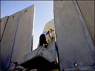شاب فلسطيني