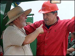 Presidente Lula (izq.), y presidente Chávez