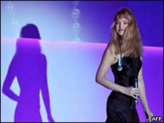 المغنية الفرنسية أرييل دومبازل