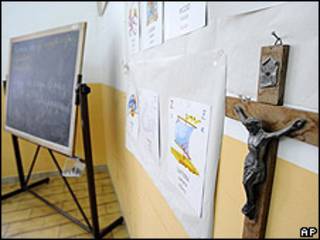 Crucifijo en un aula italiana.