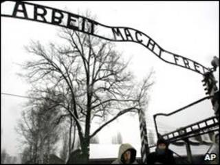 Ворота лагеря в Освенциме