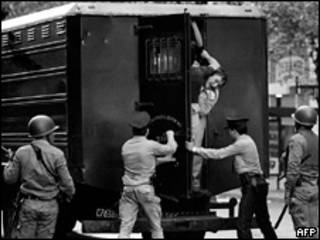 Arresto de personas durante el régimen de facto en Argentina