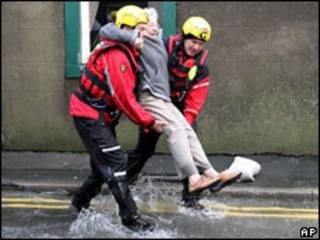Rescate de inundaciones en Reino Unido