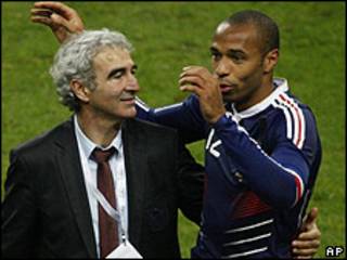 Thierry Henry y Raymond Domenech