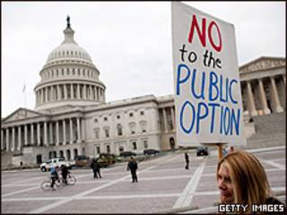 Manifestante frente al capitolio de Estados Unidos.