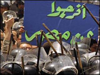يافطة للمعارضة