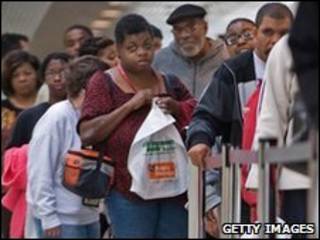 Asistentes a una feria del trabajo en Baltimore