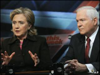Hillary Clinton, secretaria de Estado y Robert Gates, secretario de Defensa de EE.UU.