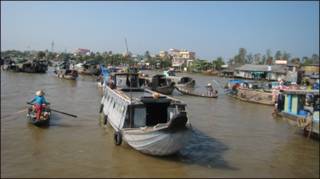Trên sông Mekong