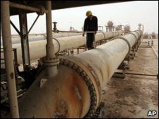 Trabajadores en un campo petrolero en Irak (Foto: Archivo)