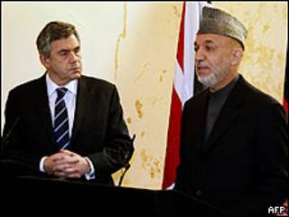 Gordon Brown y Hamid Karzai