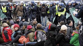 Manifestantes detidos em Copenhague