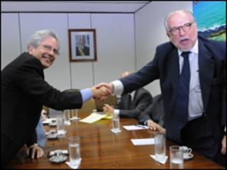 O secretário-assistente dos Estados Unidos para a América Latina, Arturo Valenzuela, com o assessor da Presidência, Marco Aurélio Garcia (Antônio Cruz/Abr)